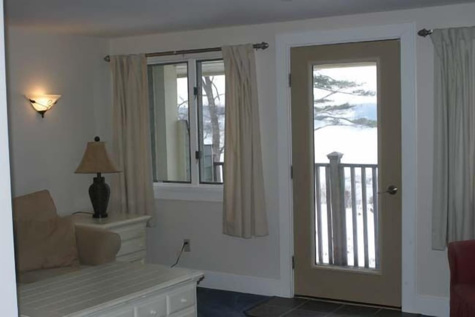 Studio 211 Living Room Outside Entry