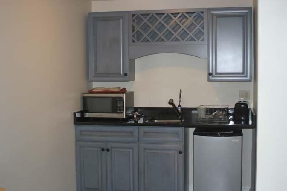 Studio 211 Kitchenette
