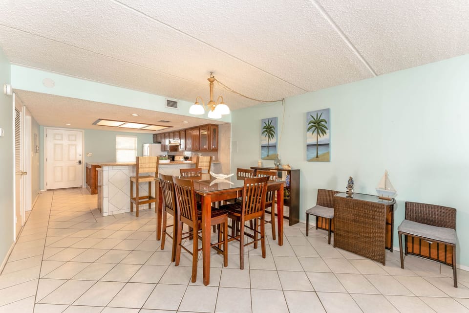 There is seating 6 around our bar-height dining table. 