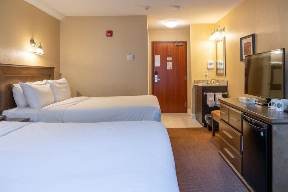 Get a peaceful night sleep in our cozy bedroom.