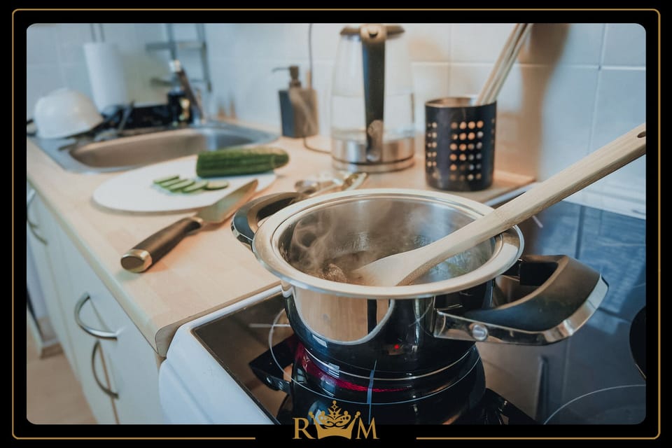 Fully equipped kitchen. Pots, dishes, 
cutlery, stove & oven, microwave, etc.