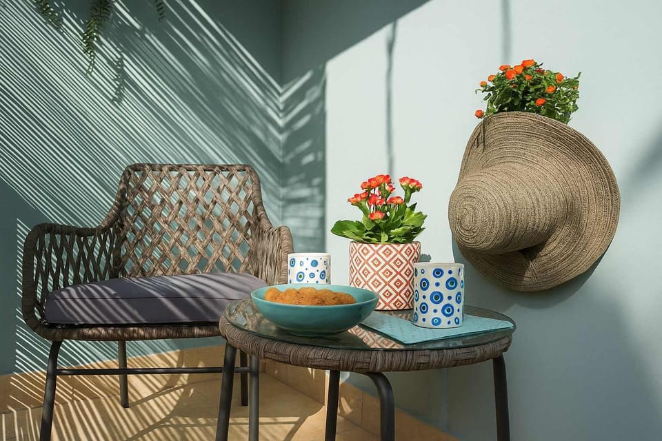 Exterior seating area – Enjoy your morning coffee outdoors in style

