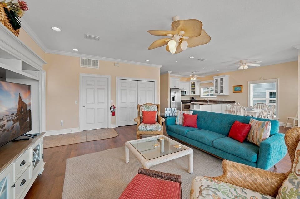 House, 6 Bedrooms | Living area
