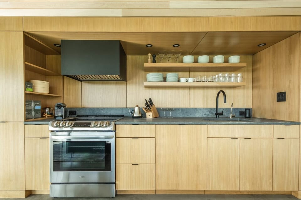 Fully Equipped Gourmet Kitchen with Range and Oven