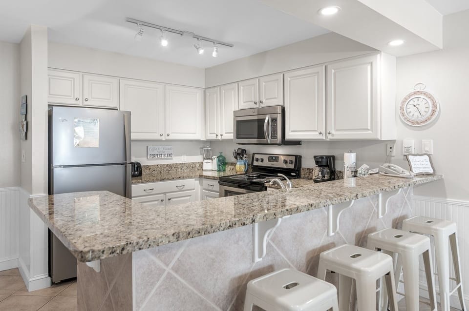 Indoors, Kitchen, Microwave, Oven, Kitchen Island