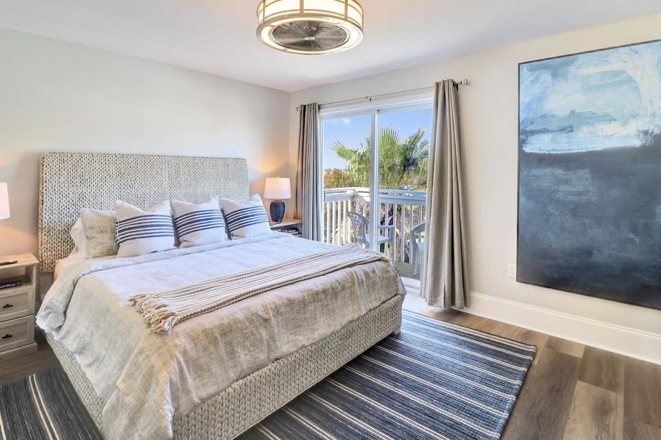 Your master suite is made for slow mornings — king bed, soft linens, and Gulf light at sunrise.	