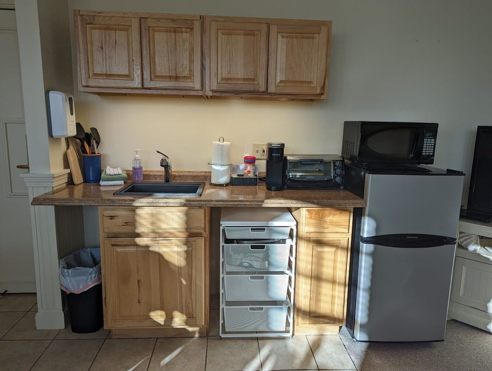 Studio 308 Kitchenette