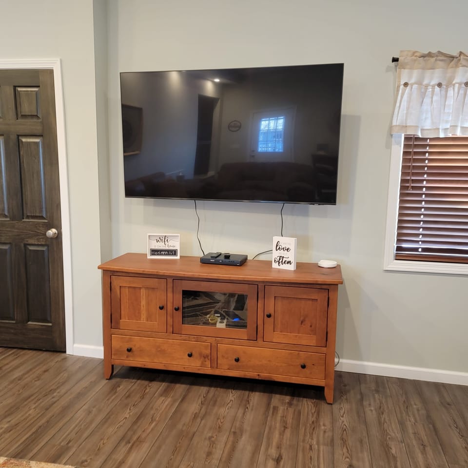 Smart tv and fast wifi in Great room