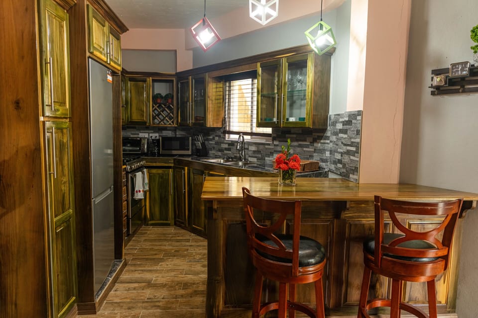 Luxury Apartment, 2 Bedrooms | 2 bedrooms, iron/ironing board, free WiFi, bed sheets