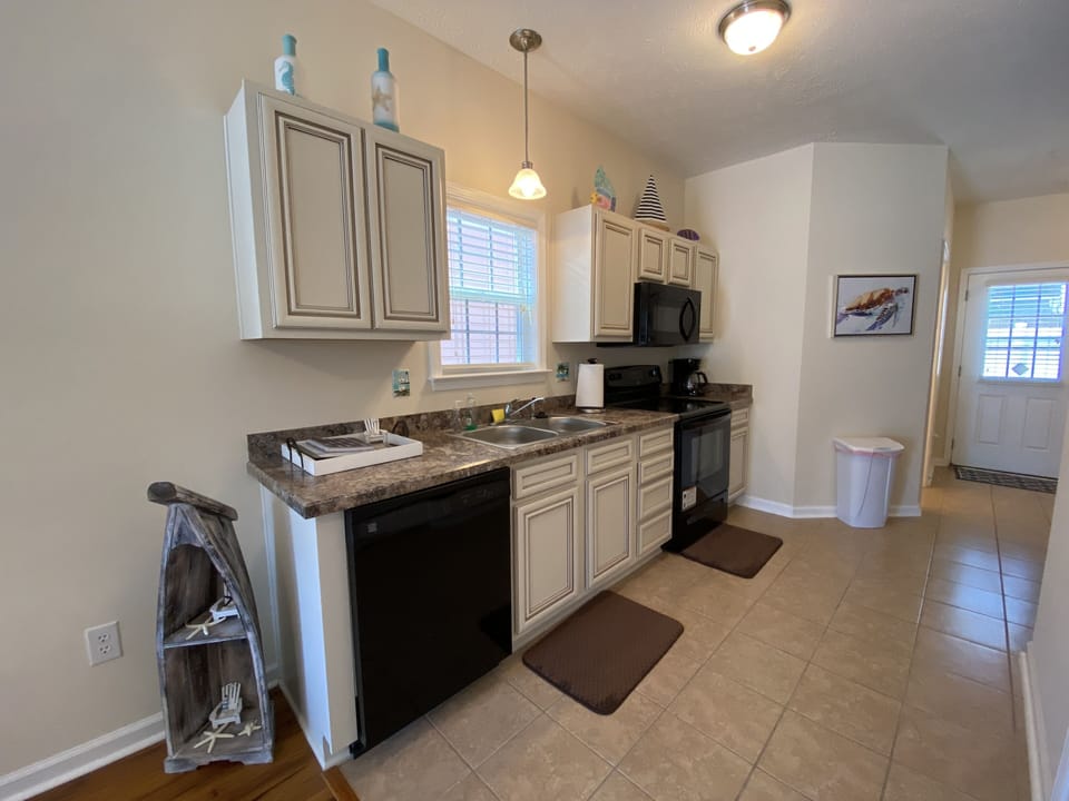 A fully-stocked kitchen ready for your favorite beach meals!