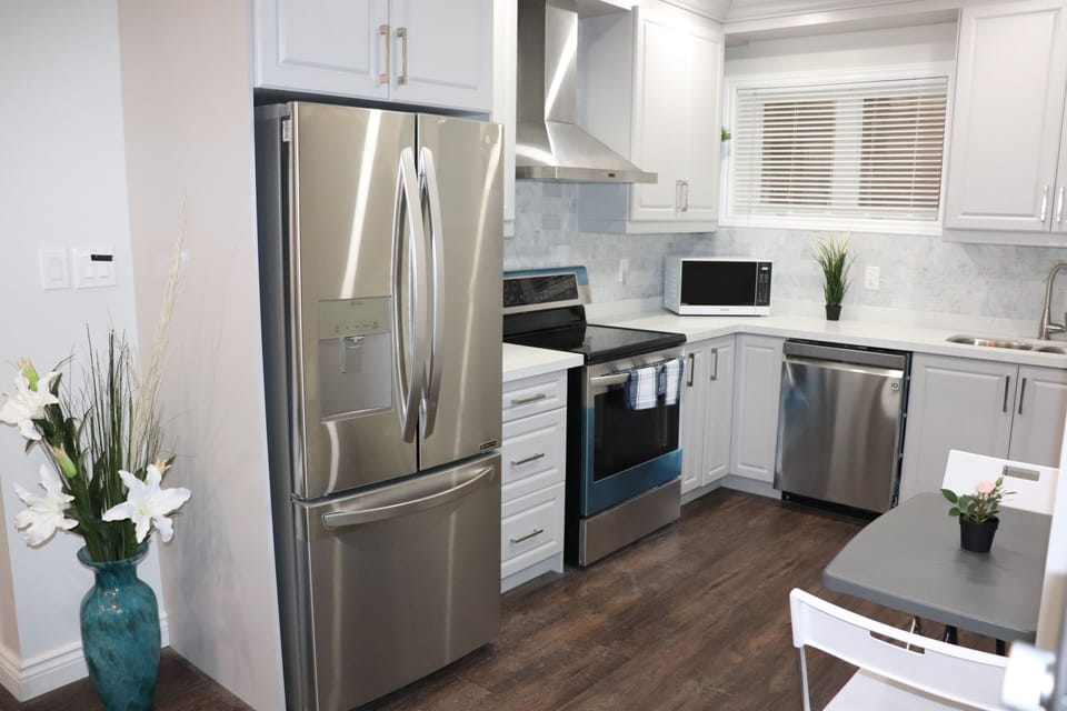 Full kitchen