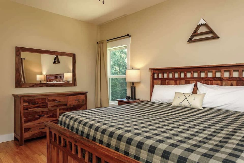 There's plenty of drawer space in the master bedroom so there's no need to live out of a suitcase.