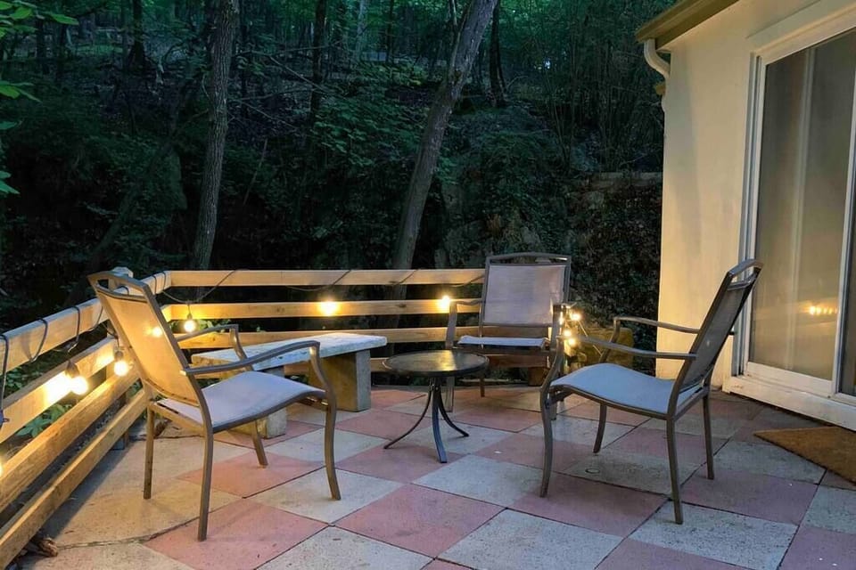 Enjoy morning coffee or evening wine with this private National Forest view.