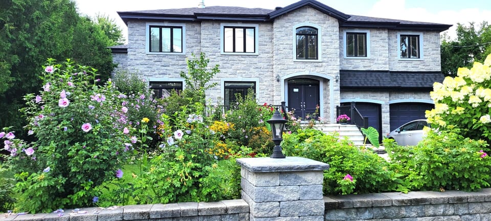 Front view in summer. So private even from the street.