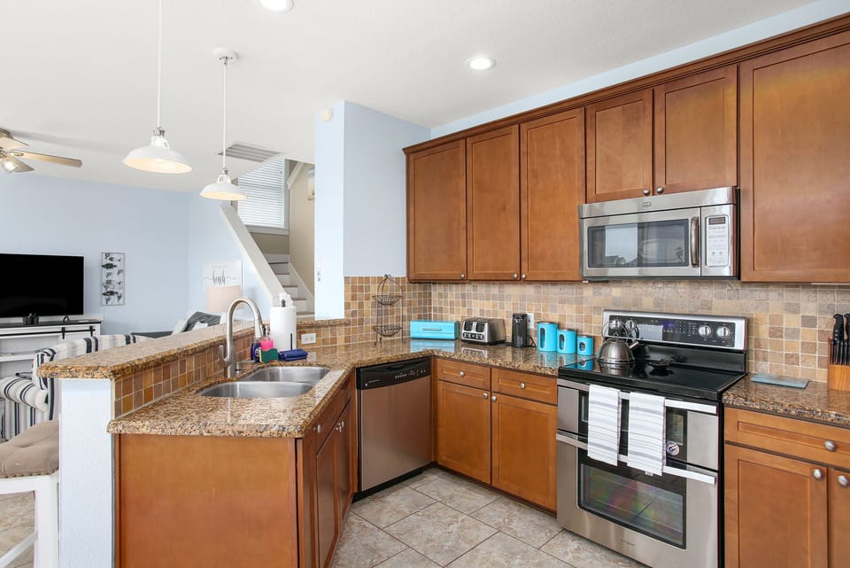 FULLY STOCKED KITCHEN
