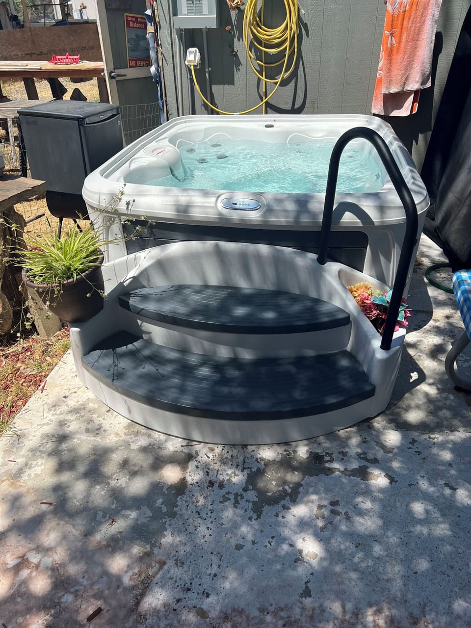 Outdoor spa tub