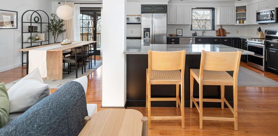 Open plan & Kitchen bar seating