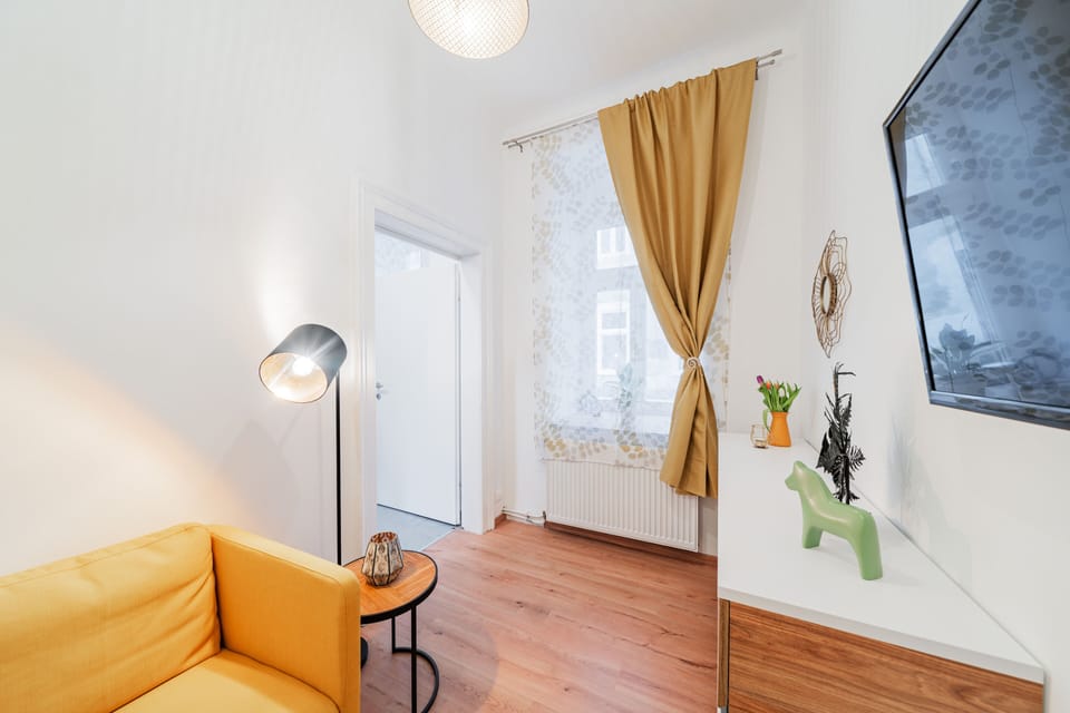 Apartment, 3 Bedrooms, Non Smoking, Kitchen | 3 bedrooms, desk, laptop workspace, blackout drapes