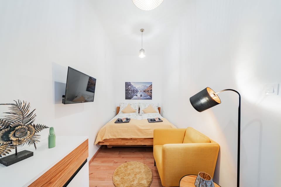 Apartment, 3 Bedrooms, Non Smoking, Kitchen | 3 bedrooms, desk, laptop workspace, blackout drapes