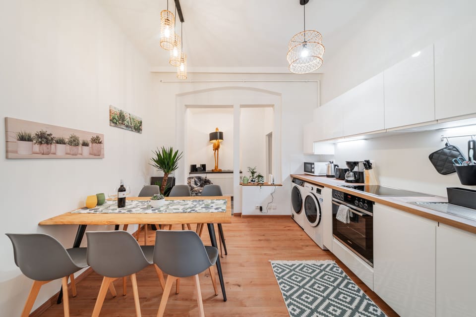 Apartment, 3 Bedrooms, Non Smoking, Kitchen | Private kitchen | Full-size fridge, microwave, oven, stovetop