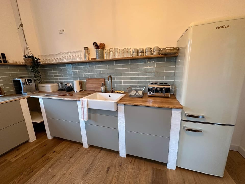 aae8f02d-5349-4145-86c4-69b5d89fb3ca