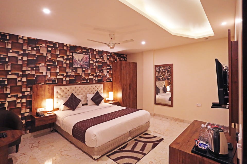 Executive Double Room, 1 King Bed | Soundproofing, free WiFi, bed sheets
