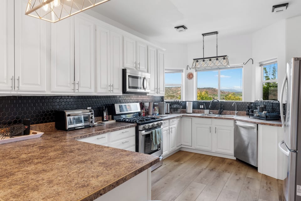 Full kitchen 