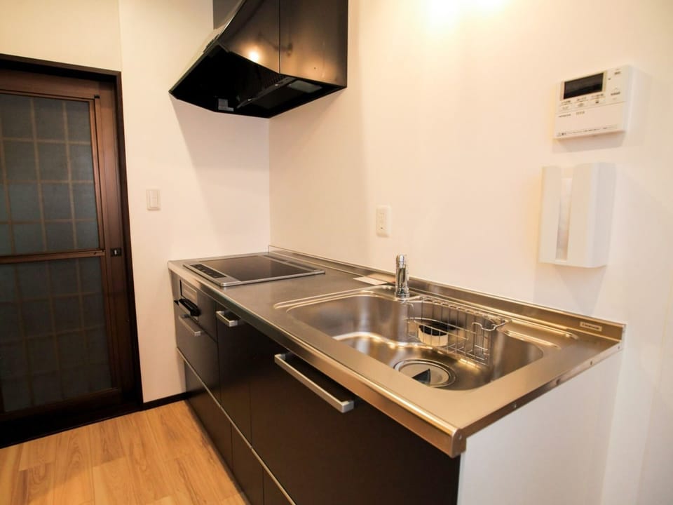 ・[Kitchen] Full of cooking utensils and kitchen equipment. You can also cook, so you can stay comfortably even if you stay for several nights.