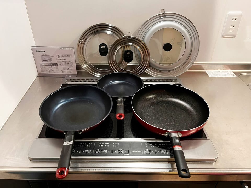 ・[Cooking utensils] We have a wide variety of frying pan sizes available.