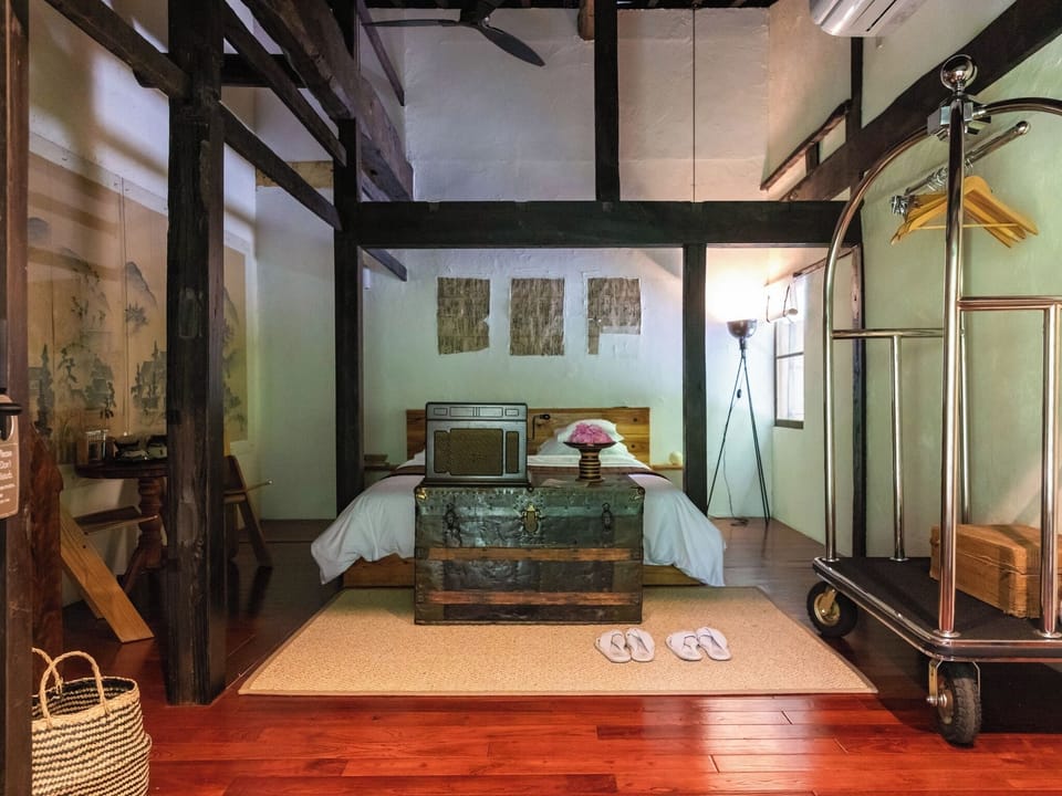 ・【GARDEN ROOM】A room renovated from the main building of an old house. Enjoy a relaxing time in a tasteful space.