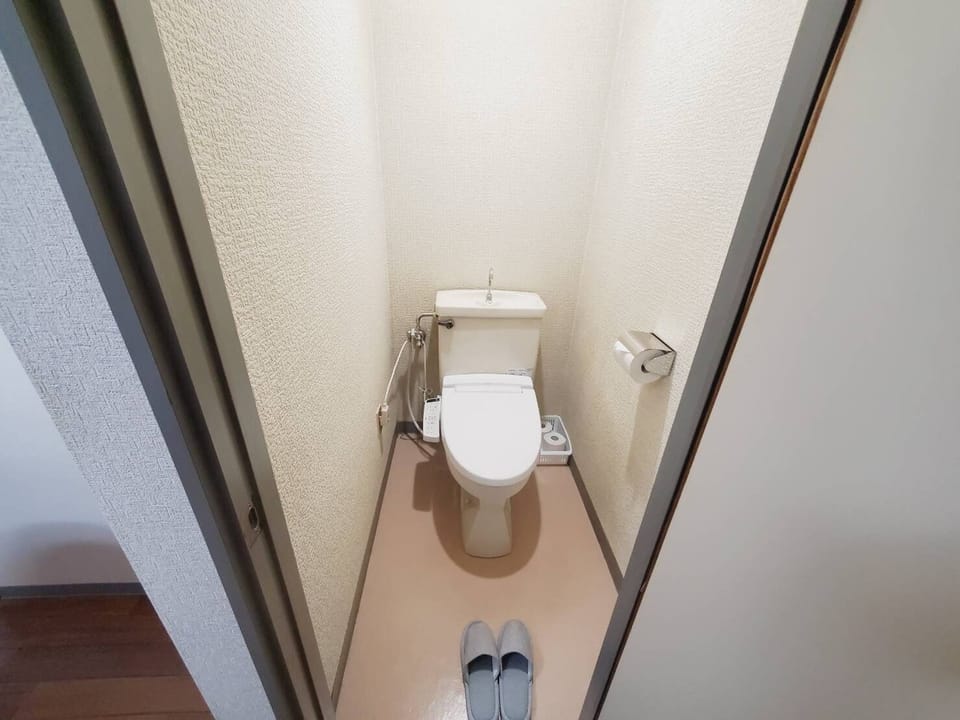 ◆Toilet with washlet.