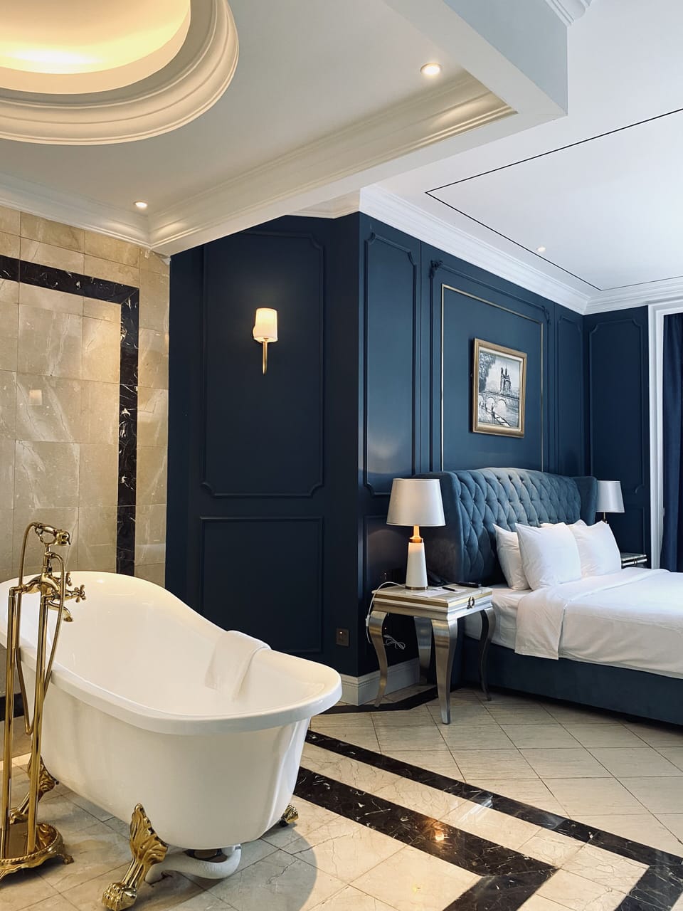 Romantic Suite | Bathroom | Hair dryer, slippers, towels