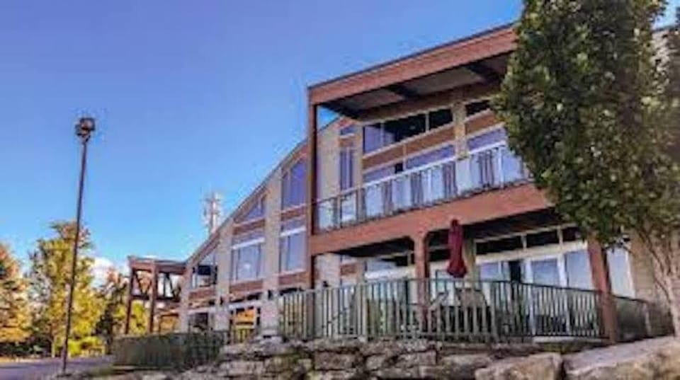 Lodge that contains Summit restaurant, bar, arcade and scheduled events. 
