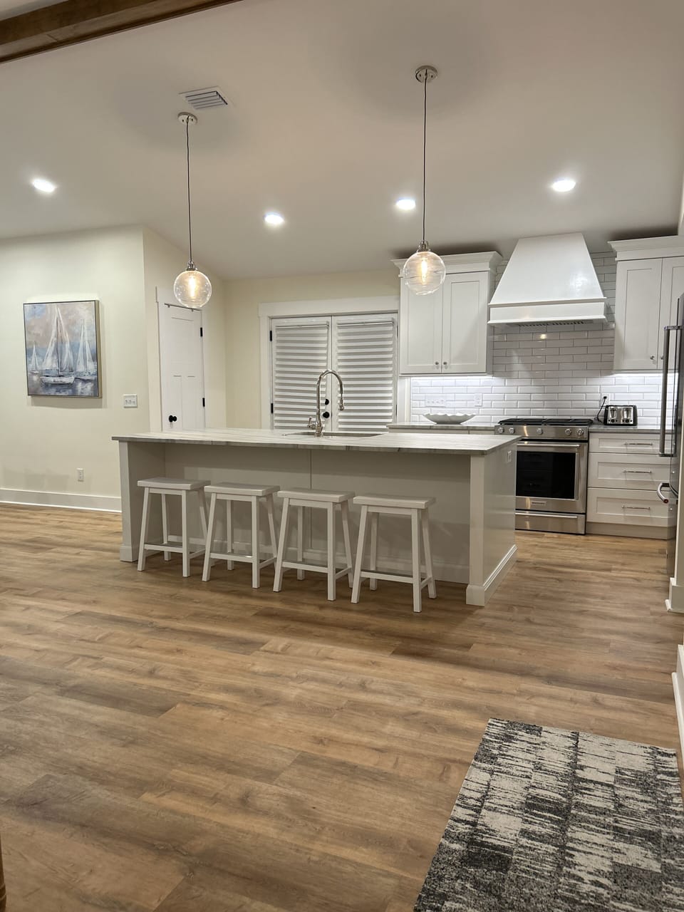 Bright Kitchen Opens to the Great Room
with 6 Bar Stools for  Island Eating