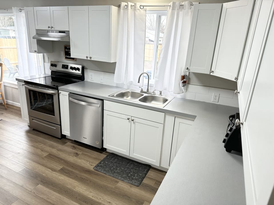 Full kitchen 
