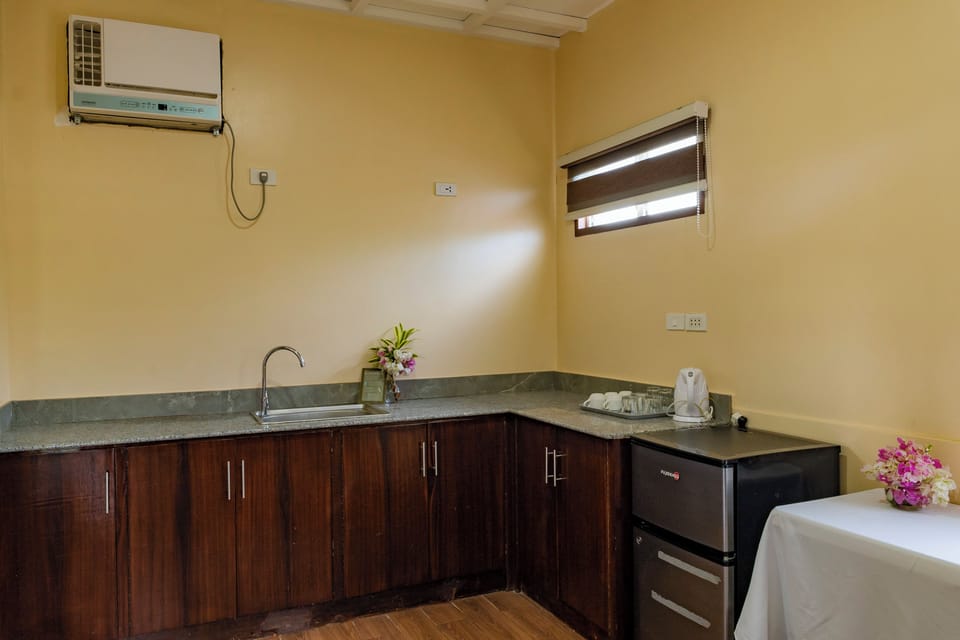 Family Cabin | Minibar, in-room safe, rollaway beds, free WiFi