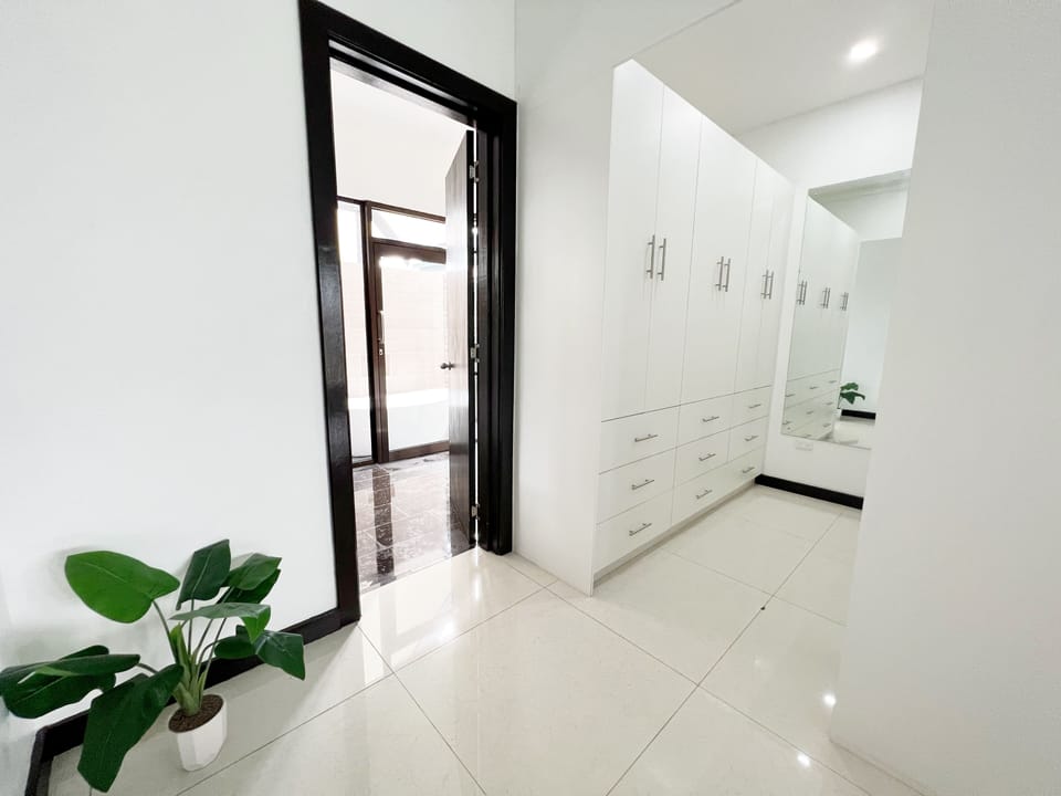 3 bedrooms, iron/ironing board, free WiFi