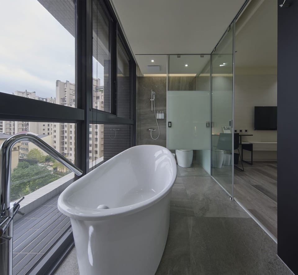 Deluxe Double Room, 1 King Bed, Non Smoking | Down comforters, free minibar, in-room safe, desk