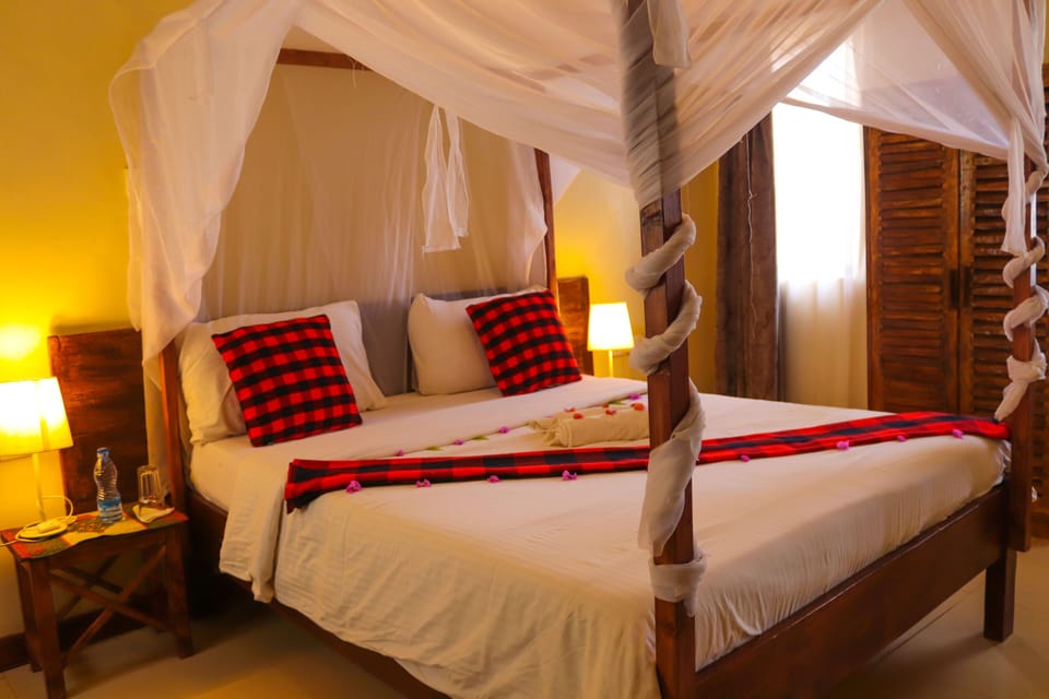 Desk, blackout drapes, free WiFi, bed sheets