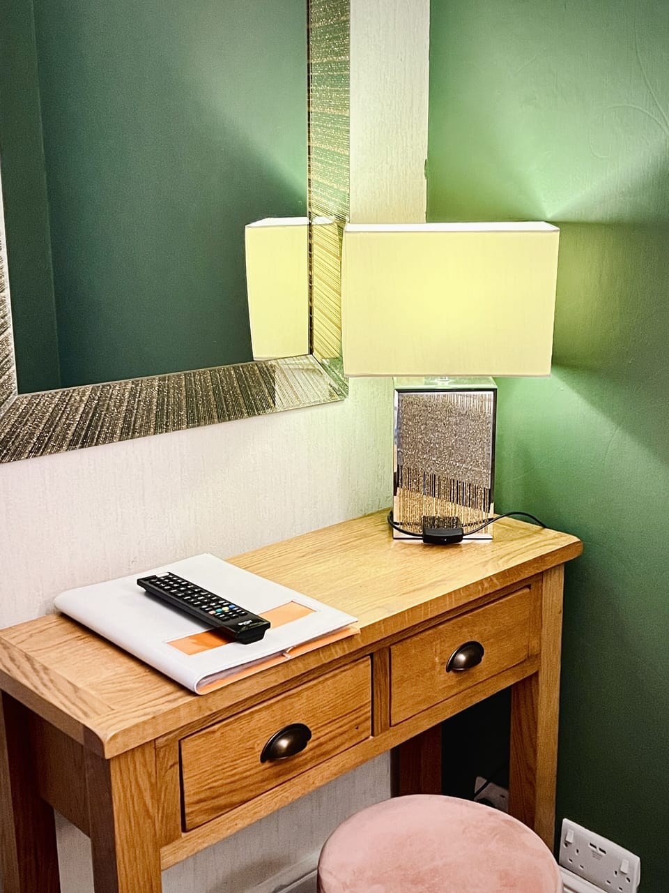 Comfort Double Room, 1 Queen Bed, Ensuite | Hypo-allergenic bedding, desk, iron/ironing board, free WiFi