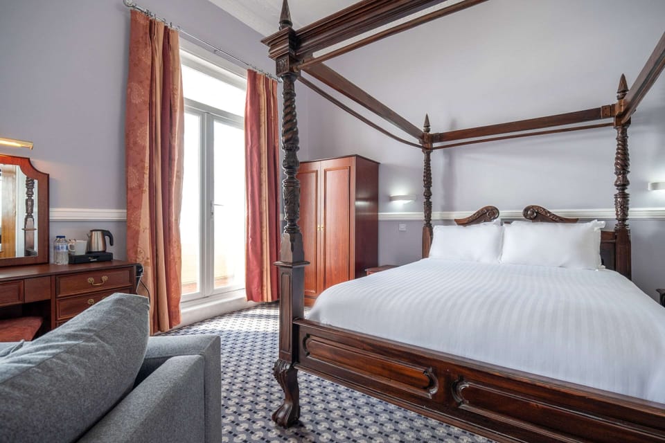 Room, 1 Double Bed, Non Smoking (Upgraded) | Pillowtop beds, desk, laptop workspace, iron/ironing board