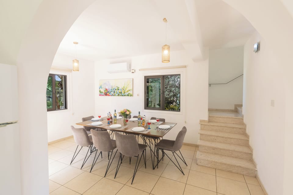 Apartment, 5 Bedrooms, Private Pool, Garden View | Dining