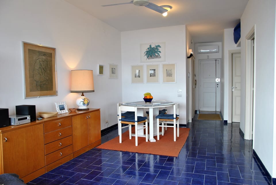 House, 2 Bedrooms, Smoking, Balcony | Living room