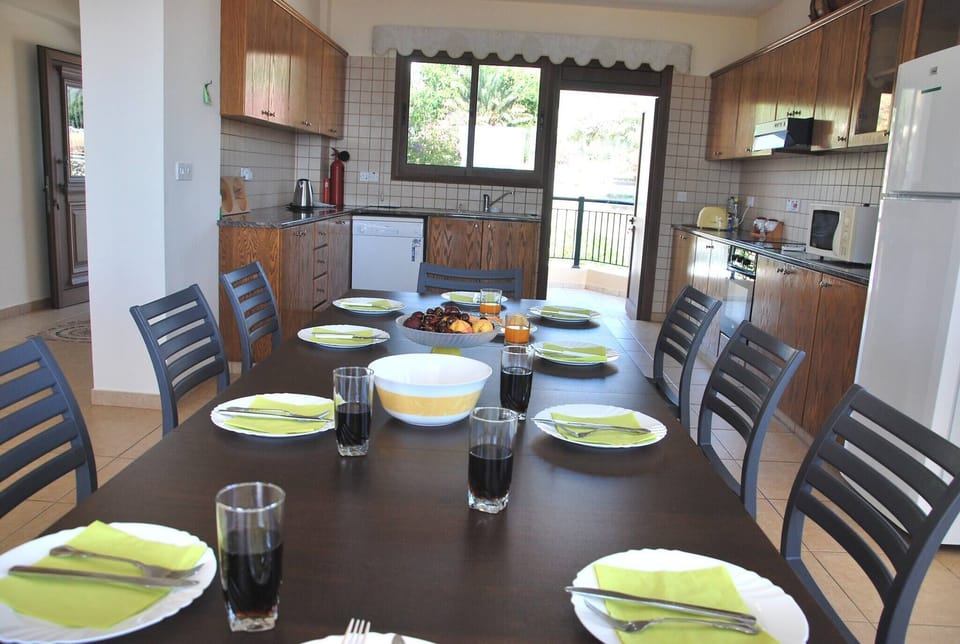 Villa, 5 Bedrooms, Smoking, Pool View | Dining