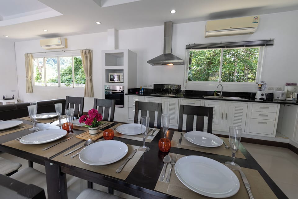 Villa, 4 Bedrooms, Private Pool | Dining