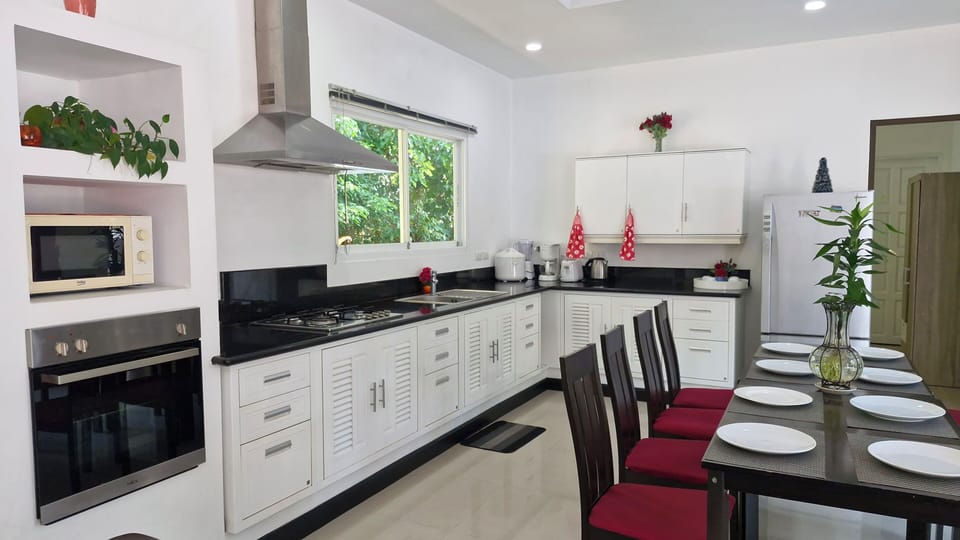 Villa, 4 Bedrooms, Private Pool | Interior