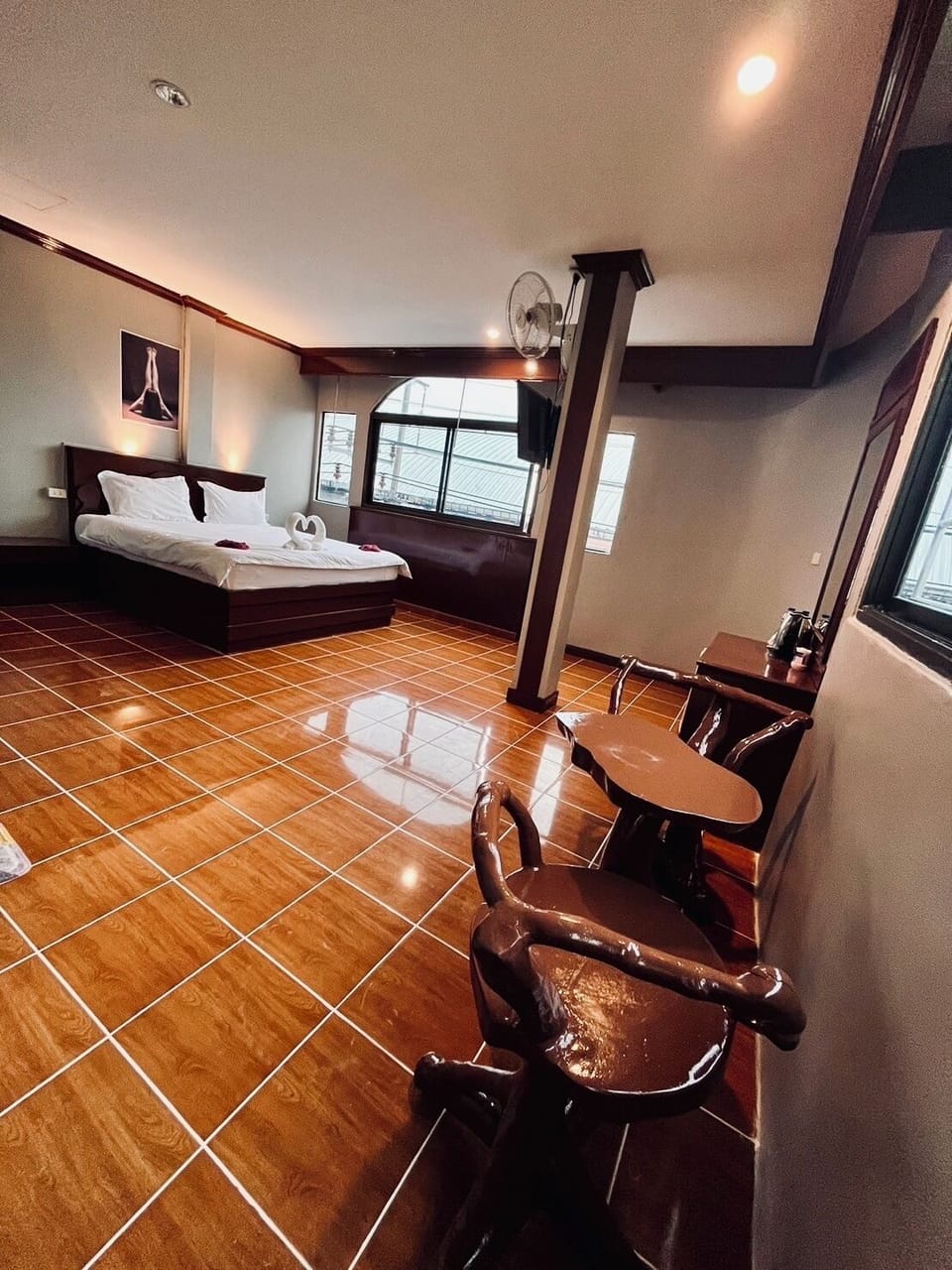 Superior Double Room, 1 Double Bed | Living area | 30-inch LCD TV with cable channels, TV