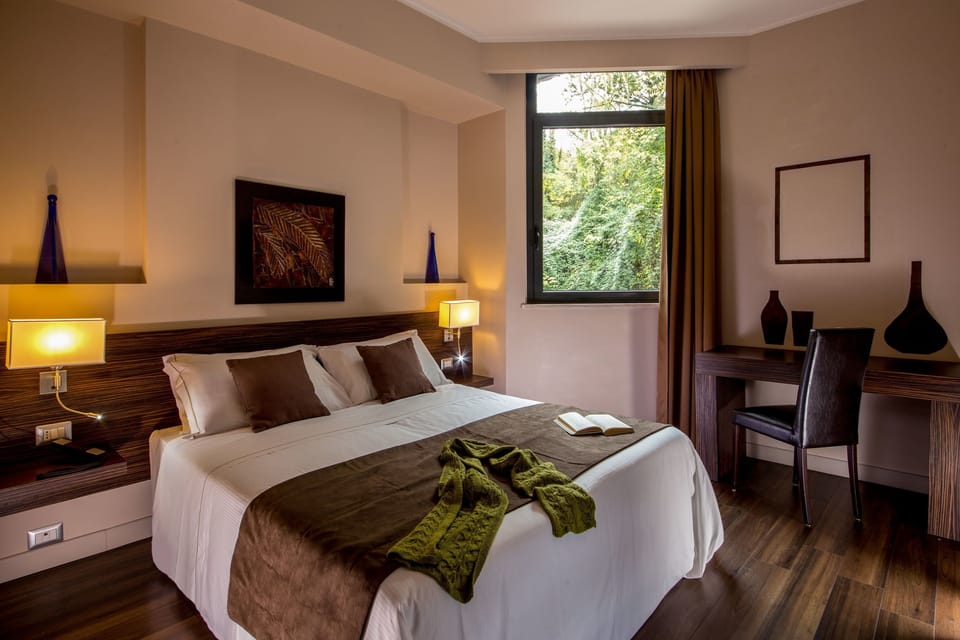 Standard Double or Twin Room | Minibar, in-room safe, soundproofing, free WiFi