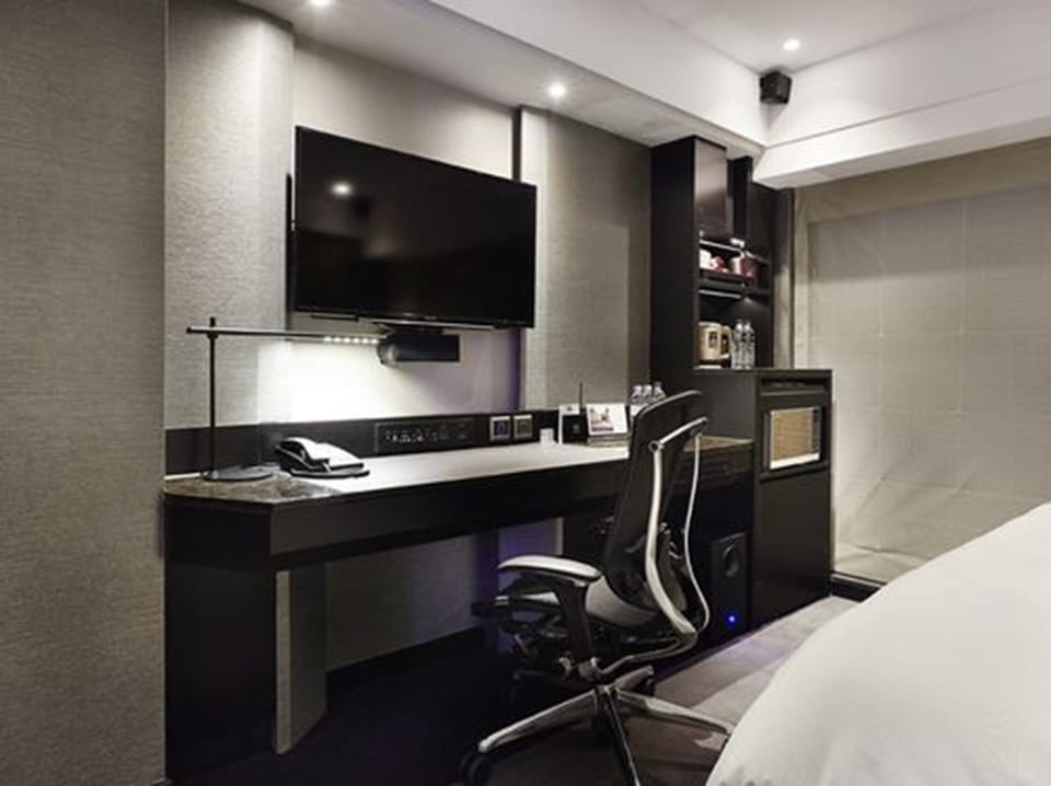 Majesty King | Premium bedding, down comforters, minibar, in-room safe