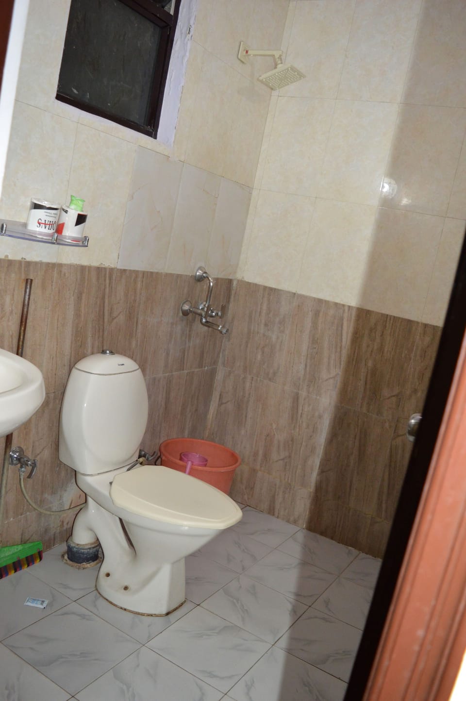 Standard Room  | Bathroom | Shower, free toiletries, towels